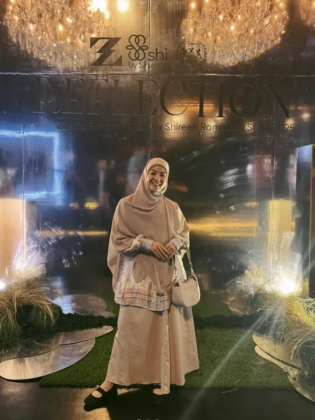 Inspirasi Fashion Hijab dari Tunik sampai Kulot ala Natasha Rizky (Instagram/@natasharizkynew)