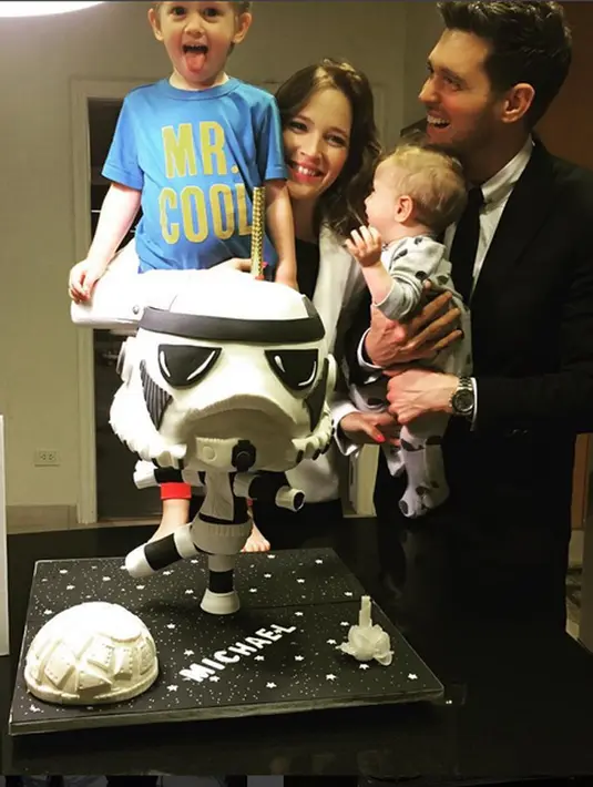 Lima minggu sudah Noah didiagnosa mengidap penyakit kanker hati. Sebagai orang tua, Buble dan Luisana yang telah mengkonfirmasi kebenaran berita tersebut sejak November 2016 terus memberikan semangat untuk Noah. (Instagram/michaelbuble)