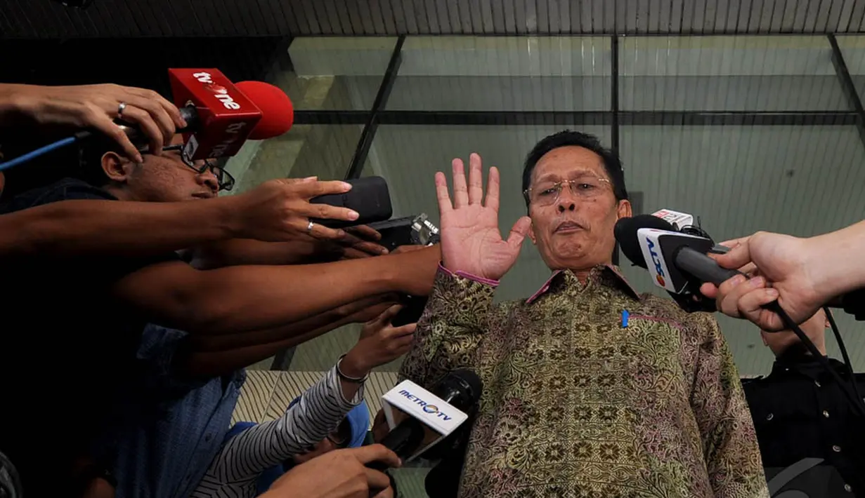 Panitera MK Kasianur Sidauruk memilih bungkam soal pemeriksaannya di KPK, Jakarta, Senin (15/12/2014). (Liputan6.com/Miftahul Hayat)