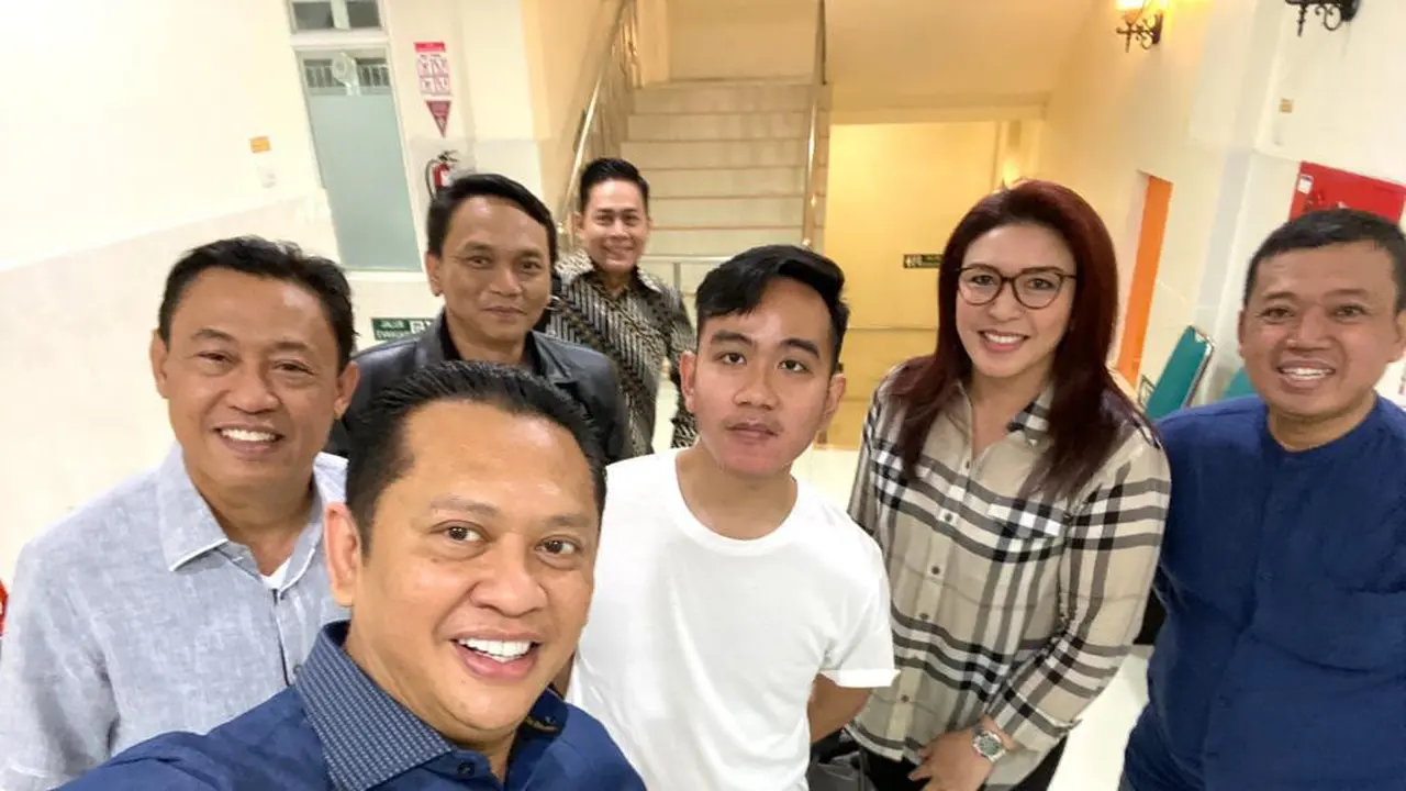 Ketua MPR Bambang Soesatyo menengok Putri Gibran Rakabuming Raka, yang baru dilahirkan di RS PKU Muhammadiyah, Solo. (Istimewa)