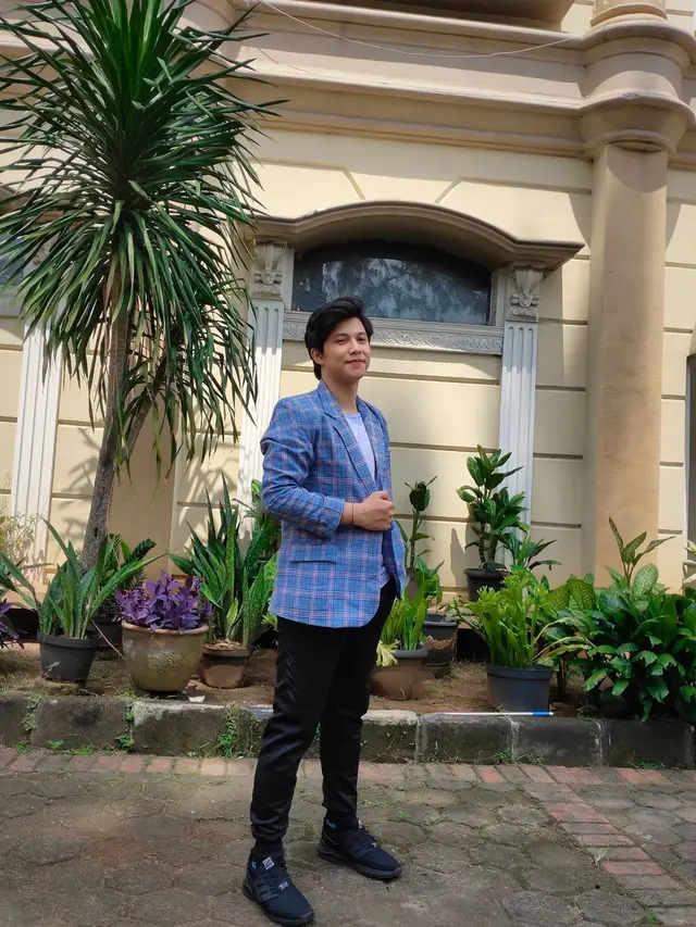 Main Film Bareng Fuji, Ini 6 Potret Ahmad Syaiful Anak Komedian Mastur yang Tampan