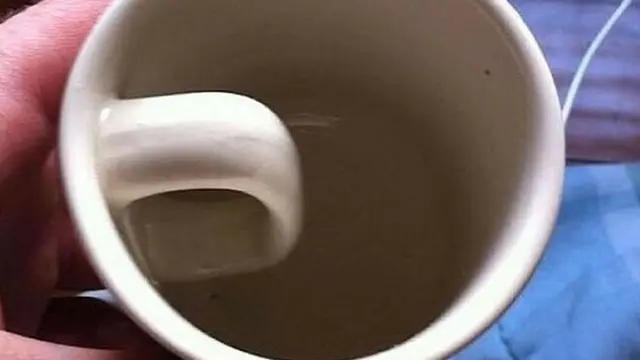 6 Bentuk Gelas Paling Absurd Ini Bikin Geleng Kepala, Kocak