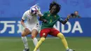 Duel Alex Greenwood (kiri) dengan Gabrielle Onguene asal Kamerun di laga 16 besar Piala Dunia Wanita 2019 antara Inggris vs Kamerun.  ( AP/Michel Spingler )