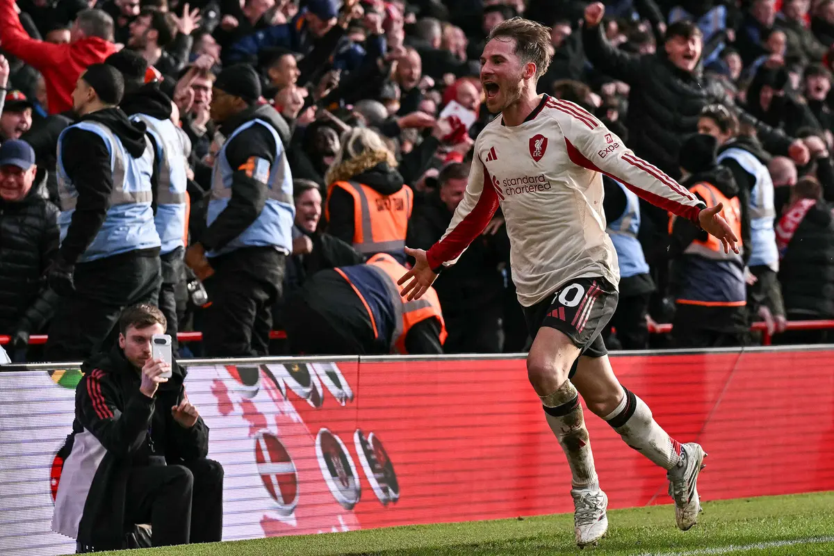Foto: Sempat Dianulir VAR, Alexis Mac Allister Lesatkan Gol Kemenangan untuk Liverpool di Liga Inggris