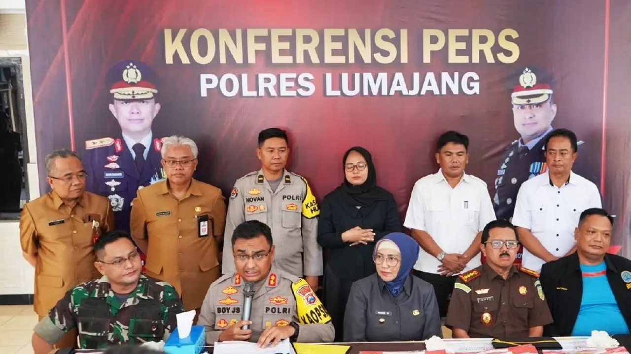 Kapolres Lumajang AKBP Boy Jackson Situmorang memberikan keterangan soal penangkapan pegawai pemkab Lumajang karena kasus narkoba. (Istimewa)