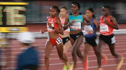 Atlet Bahrain Winfred Yavi, Jepang Nozomi Tanaka, Kazakhstan Daisy Jepkemei, India Seema, dan Bahrain Ruth Jebet (kiri-kanan) bersaing dalam final 10.000 meter putri pada Asian Games 2026 di Nagoya, Jepang, Kamis (24/9/2026). (DAVID GRAY / AFP)