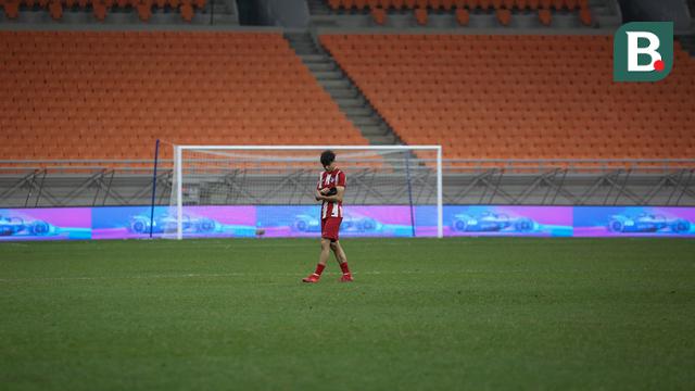 Foto: Bingungnya Pemain Atletico Madrid Saat Kehilangan Barang di Tengah Megahnya JIS, Kira-kira Apa Ya?