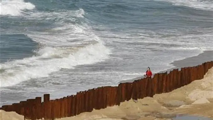 Ilustrasi kenaikan permukaan air laut (Foto: Reuters).