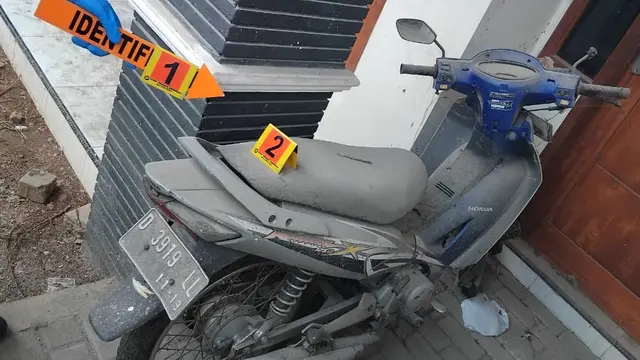Pria ditemukan tewas membusuk di dalam rumah penuh sampah