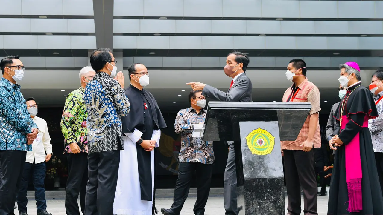 Presiden Jokowi dalam acara Dies Natalis ke-67 Universitas Katolik Parahyangan (Unpar) Bandung.