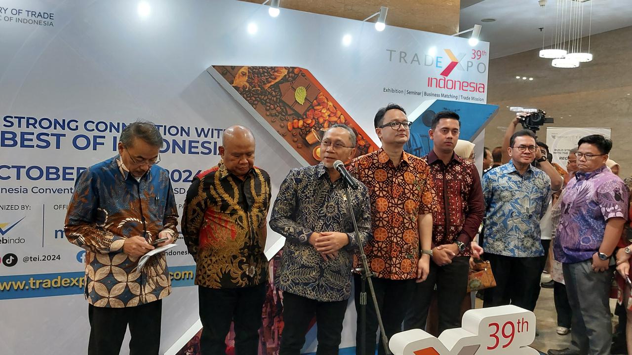 Menteri Perdagangan Zulkifli Hasan resmi meluncurkan Trade Expo Indonesia ke 39 Tahun 2024 di Kantor Kemendag, Jakarta, Jumat (31/5/2024). (Arief/Liputan6.com)
