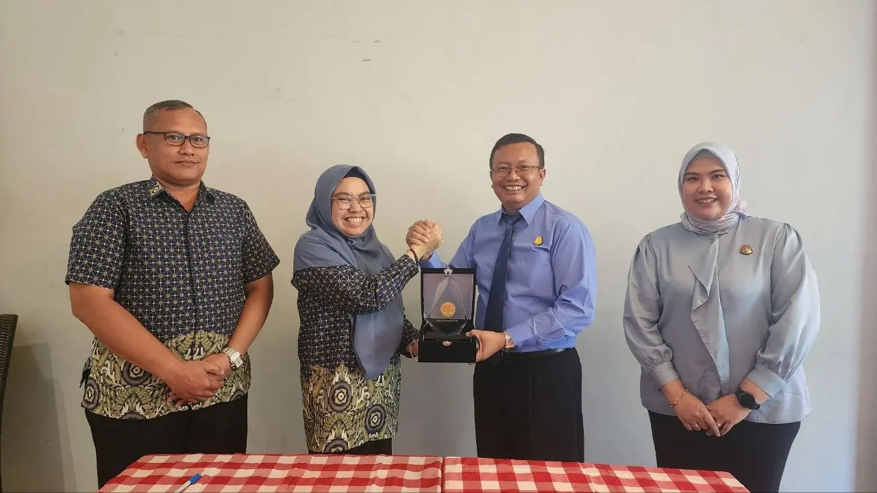BPJS Kesehatan Cabang Surabaya bekerja sama dengan Kejari Surabaya untuk mengingatkan badan usaha di wilayah Surabaya agar meningkatkan komitmen dalam hal memberikan jaminan sosial kesehatan bagi para pekerjanya. (Dian Kurniawan/Liputan6.com)