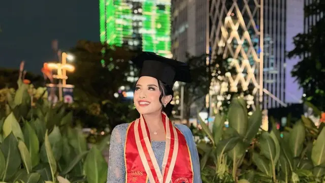 Potret Wisuda Rumi Rach