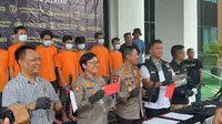 Unit Reskrim Polsek Pagedangan, Polres Tangsel meringkus 10 pelaku curanmor. Mereka mengaku telah beraksi lebih dari 100 kali di wilayah Banten dan Jakarta. (Liputan6.com/Pramita Tristiawati)