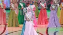 Syifa Fatimah, berhasil melewati berbagai tahapan seleksi yang super ketat sampai di malam final dan akhirnya menjadi pemenang Puteri Muslimah 2017. Mahkota kemenangan pun disematkan untuknya. (Adrian Putra/Bintang.com)