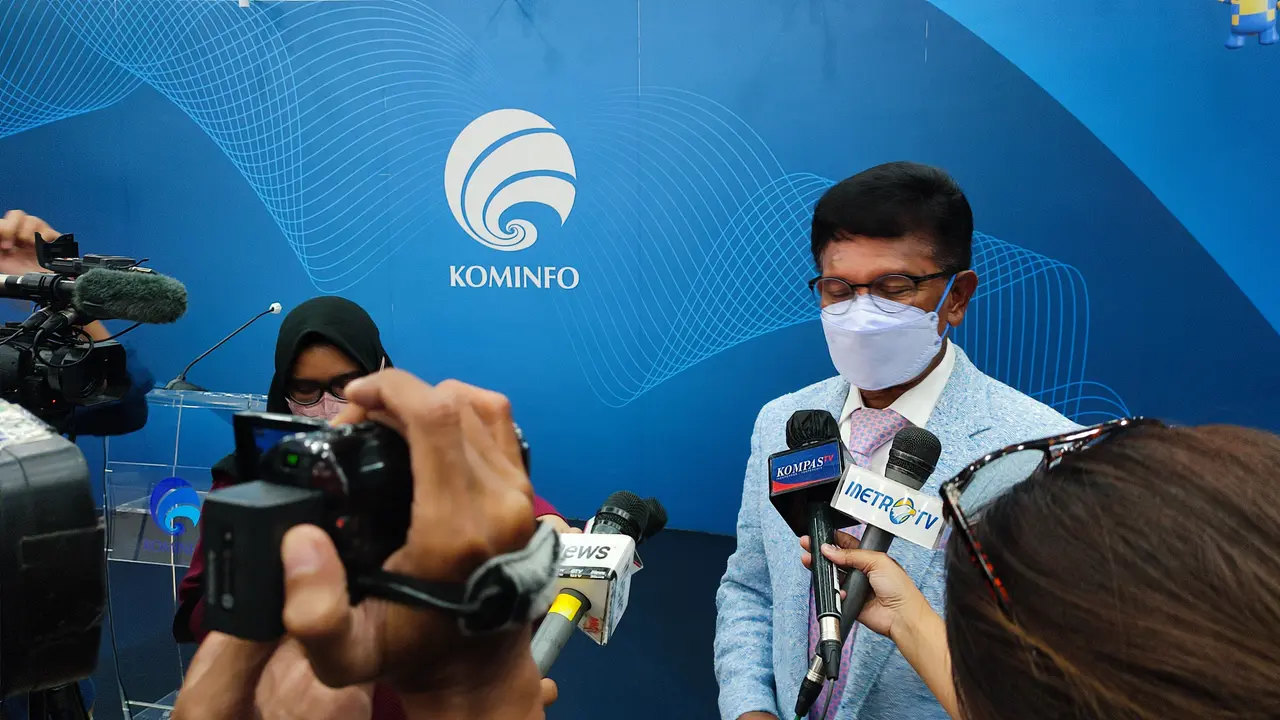 Menteri Komunikasi dan Informatika (Menkominfo) Johnny G. Plate saat memberikan keterangan soal kabar dampak 5G terhadap keselamatan penerbangan (Liputan6.com/Giovani Dio Prasasti)