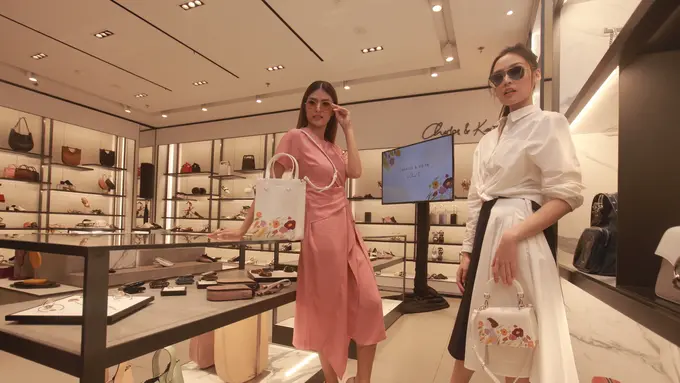 Ilustrasi Romantis Torehkan Gaya Feminin dan Modern pada Koleksi Charles & Keith x Oamul Lu