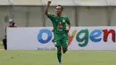 Striker PSS Sleman, Irfan Jaya melakukan selebrasi usai mencetak gol ke gawang Madura United dalam laga Grup C Piala Menpora 2021 di Stadion Si Jalak Harupat, Bandung, Selasa (23/3/2021). PSS Sleman kalah 1-2 dari Madura United. (Bola.com/M Iqbal Ichsan)