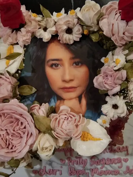 Prilly Latuconsina (Foto: Instagram/ullydjulita02)