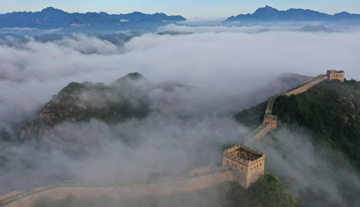 FOTO Pemandangan  Indah  Tembok Besar China Berselimut 