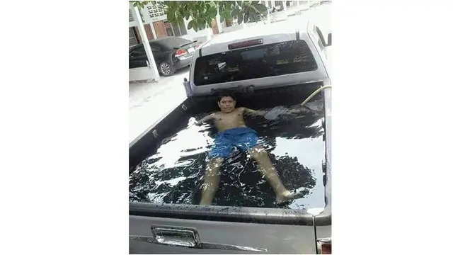 6 Kelakuan Kocak Orang Lagi Berendam Biar Dingin Ini Bikin Ngakak
