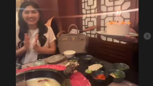 Erina Gudono Rayakan Ulang Tahun di Restoran, Tas dan Bando Jadi Sorotan