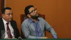 Eka Kusuma (kanan) didampingi pengacaranya saat sidang putusan gugatan cerai Pengadilan Negeri Jakarta Selatan, Senin (11/4/2016). Eka Kusuma melayangkan gugatan cerai terhadap Cathy Sharon pada 1 Desember 2015 lalu. (Liputan6.com/Herman Zakharia)
