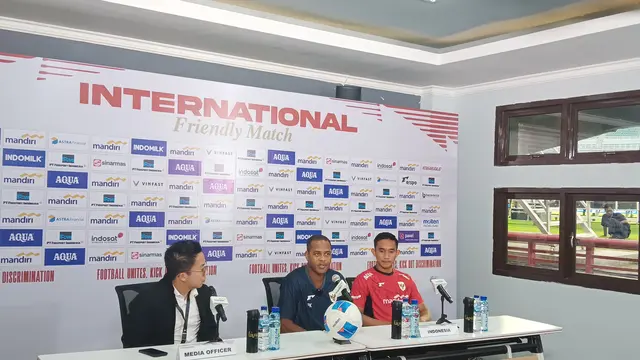 Pelatih timnas Indonesia Patrick Kluivert dalam jumpa pers jelang lawan Taiwan