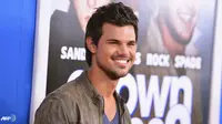 Kencani Aktris Kanada, Taylor Lautner Bahagia