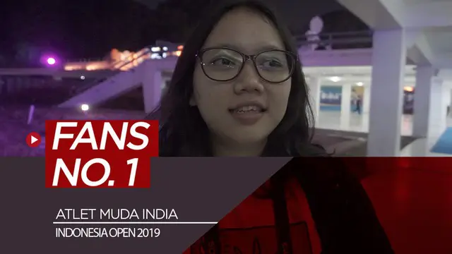 Berita video mahasiswi Indonesia bernama Syafira menceritakan dirinya sebagai fans nomor 1 atlet muda badminton India, Chirag Shetty, yang sedang bertarung di Indonesia Open 2019.