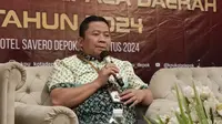 Koordinator Divisi Sumber Daya Manusia dan Penelitian Pengembangan KPU Jawa Barat, Abdullah Sapi'i saat melakukan diskusi bersama awak media di Depok. (Liputan6.com/Dicky Agung Prihanto)