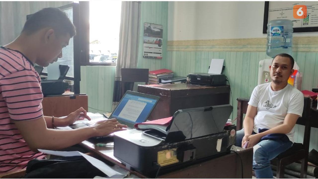 Pelaku SS alias Didin saat menjalani pemeriksaan Polisi (Arfandi Ibrahim/Liputan6.com)