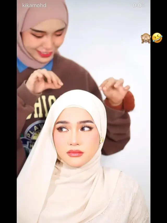 Pemotretan Terbaru Davina Karamoy dengan Hijab. (instagram/davinaakaramoy)