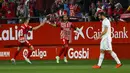 <p>Upaya Real Madrid untuk mengejar ketertinggalan terjadi pada menit ke-82. Lucas Vazquez berhasil mencocor bola silang Vinicius yang merangsek dari sisi kanan. (AP Photo/Joan Monfort)</p>