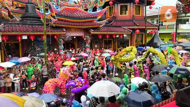 Perayaan Cap Go Meh 2025 di Kota Sukabumi dengan pertunjukan liong dan barongsai, Selasa (18/2/2025). (Liputan6.com/Fira Syahrin).