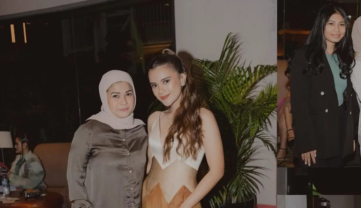 Ibunda Audi Marissa hadir ke acara gala premiere anaknya. Meski sempat bersitegang ketika Audi Marissa pindah agama, namun foto kebersamaan ini menunjukkan bahwa hubungan ibu dan anak sudah kembali harmonis. Aura bahagia terpancar jelas di wajah ibu dan anak ini. Sang suami dan ibunda tentunya menjadi support system terbaik bintang sinetron Dia Bukan Manusia ini. (Liputan6.com/IG/@audimarissa)