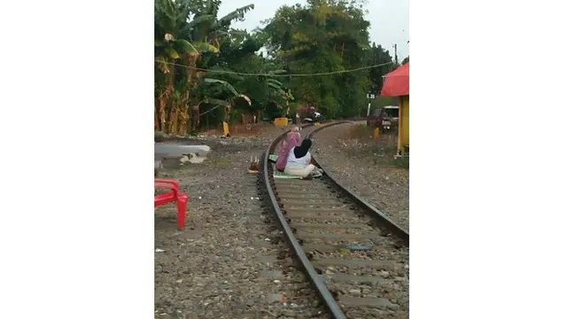 6 Kelakuan Emak-Emak Terlalu Santai Ini Bikin Geleng Kepala