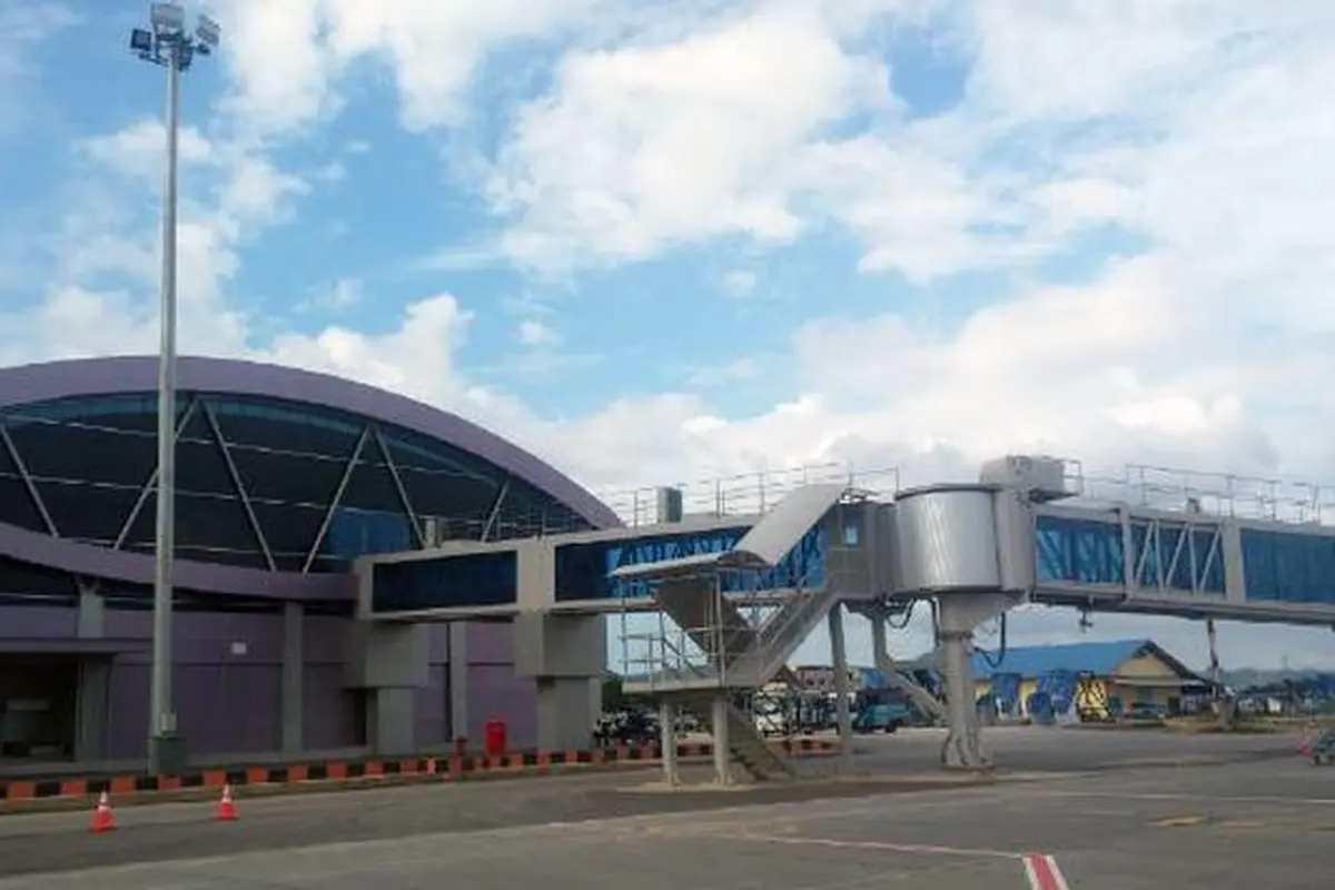 Megahnya Bandara Domine Eduard Osok, Sorong, Papua Barat.