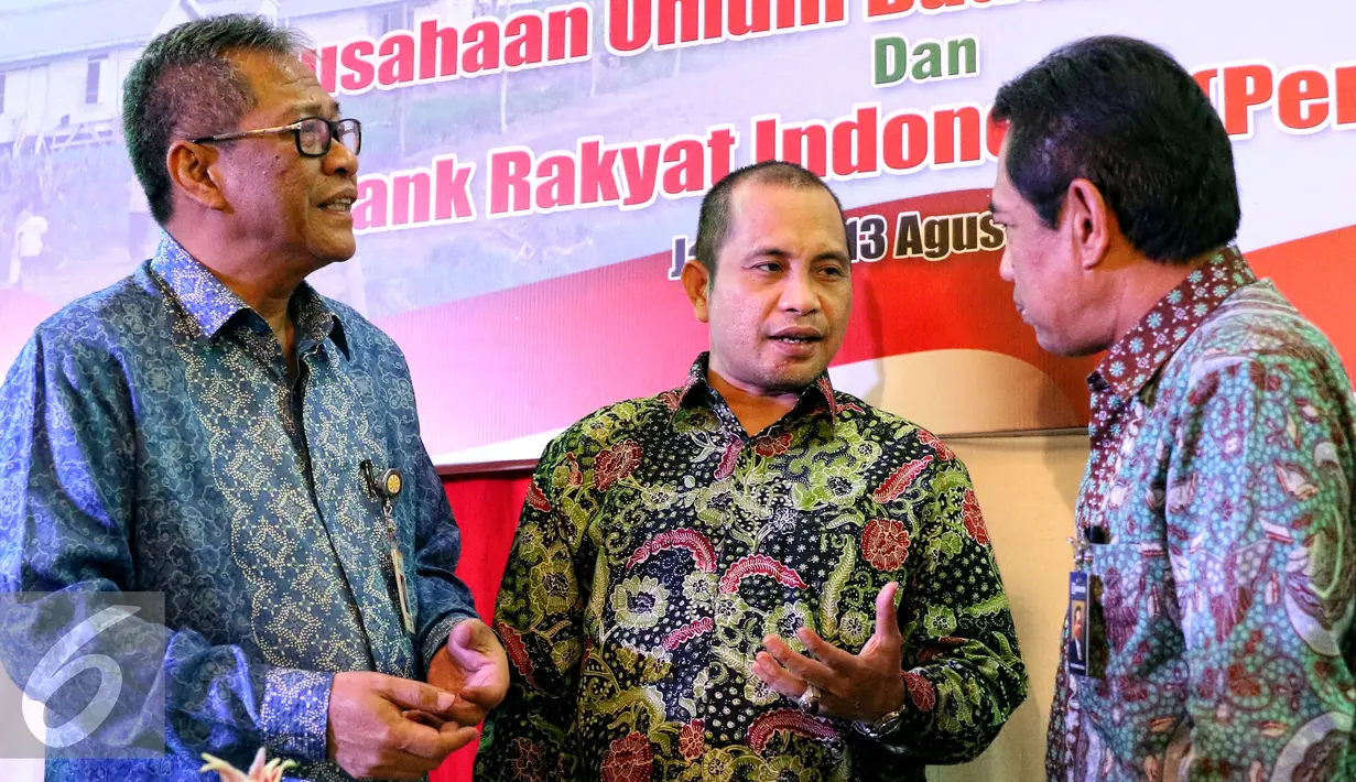 Menteri Desa PDT dan Transmigrasi Marwan Jafar bersama Direktur UMKM Bank BRI M Irfan dan Dirut Perum Bulog Djarot Kusumayakti usai penandatanganan MoU di Kementerian Desa dan PDTT, Kalibata, Jakarta, Kamis (13/8/2015). (Liputan6.com/Yoppy Renato)