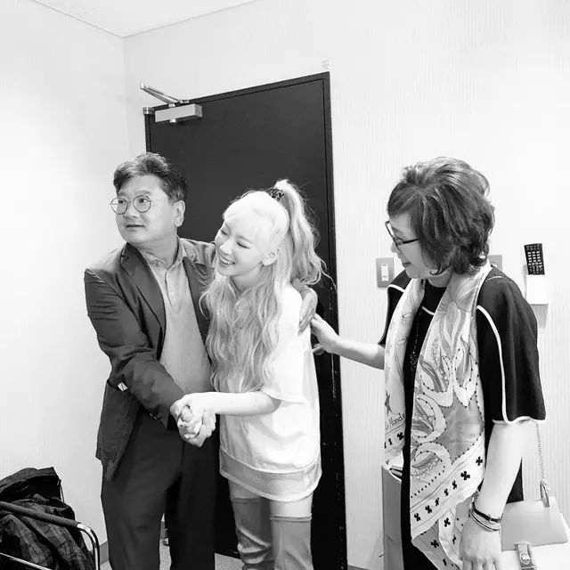 Taeyeon SNSD dan orantuanya (Instagram/ taeyeon_ss)