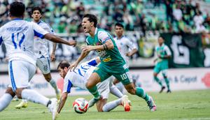 Bruno Moreira dalam pertandingan BRI Super League, Persebaya Surabaya vs Arema FC, di Stadion Gelora Bung Tomo, Surabaya, Sabtu (22-11-2025). (Dok. persebaya.id)