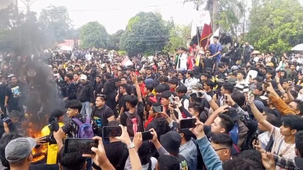 Demo mahasiswa dan ojol di Palangka Raya