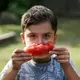 Buat anak menyukai sayur dan buah tanpa paksaan dengan cara yang seru dan mudah. (Foto: Thomas Park/Unsplash)