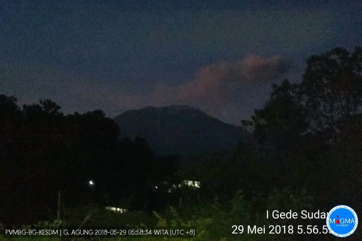 Gunung agung meletus lagi
