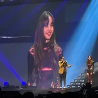 Tampilan Lisa Blackpink saat fan meet di Jakarta. [Anisha/Fimela]
