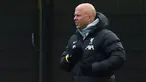 Pelatih Liverpool, Arne Slot saat memimpin latihan jelang laga lanjutan Liga Champions 2024/2025 melawan Girona di AXA training centre, Liverpool, Inggris, Senin (09/12/2024) waktu setempat. (AFP/Peter Powell)