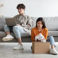 Ilustrasi pasangan malas/copyrightshutterstock/Prostock-studio