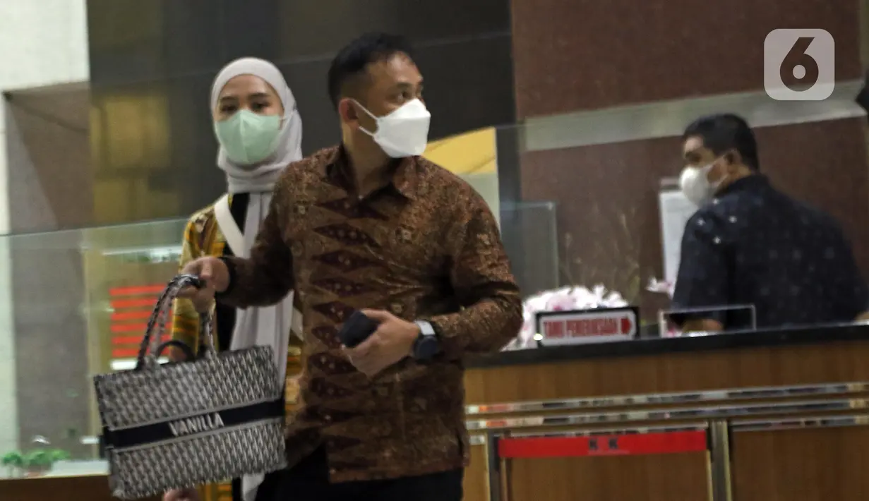 Pasangan suami istri tersebut melakukan klarifikasi harta kekayaan usai gaya hidup mewah yang diunggah di media sosial. (Liputan6.com/Helmi Fithriansyah)