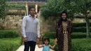 Meski terbilang baru usia pernikahannya, Poppy Bunga dan Riphat menjadikan anaknya Khanza Aliyah Riphat, yang lahir prematur pada 9 Juni 2014, dijadikan perekat keharmonisan keluarganya. (dok. Pribadi/Bintang.com)