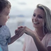 Orangtua dan anak (Photo by Jonathan Daniels on Unsplash)